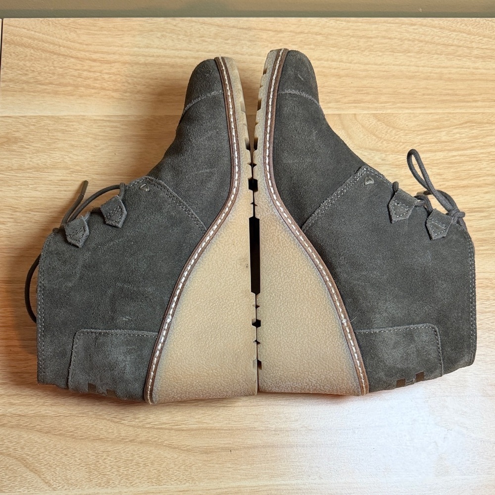 TOMS Desert Crepe Wedge Ankle Boots Tarmac Olive Suede Sz 8.5 - Picture 5 of 7